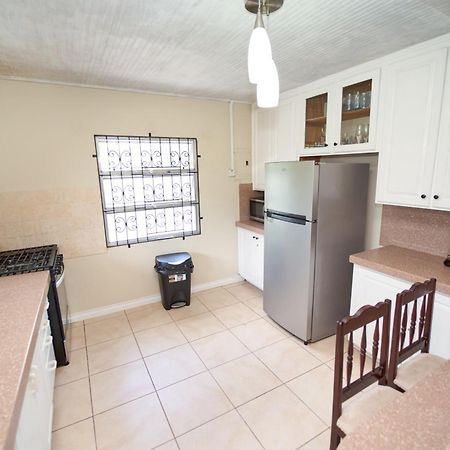 Spacious 3-Bedroom Home - Regency Park Бриджтаун Екстериор снимка