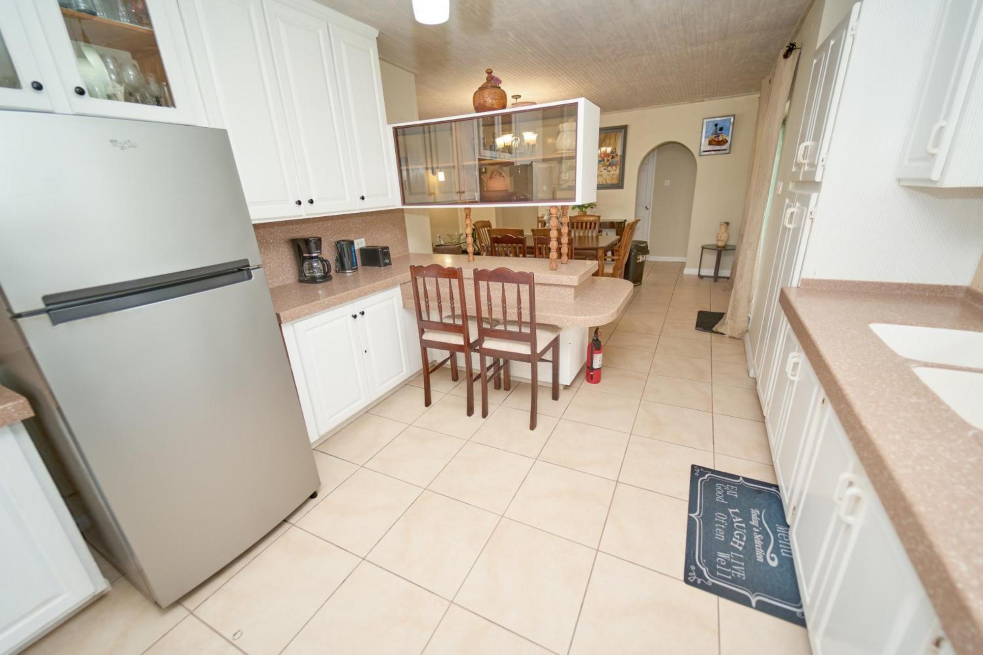 Spacious 3-Bedroom Home - Regency Park Бриджтаун Екстериор снимка
